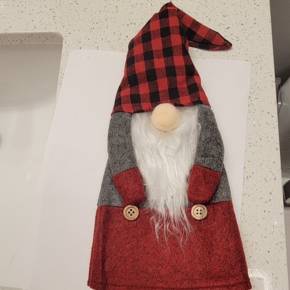 SALE 😍 4/$15!! NWT Gnome Wine Bottle Cover